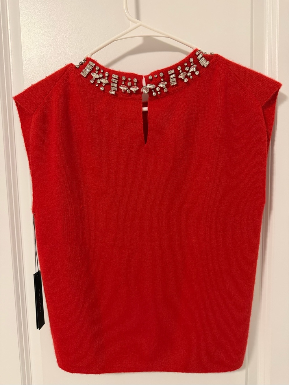Tahari Pure Luxe Red 2-Ply Cashmere Jeweled Collar Sleeveless Knit Top NWT SizeM - Picture 11 of 12